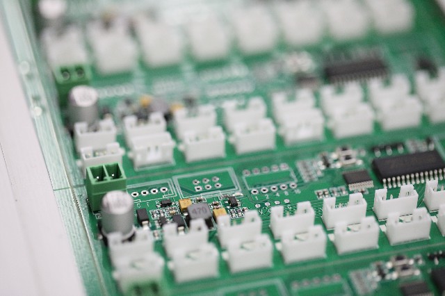如何優(yōu)化PCBA打樣和量產(chǎn)價格？PCBA打樣價格與量產(chǎn)價格差異解析